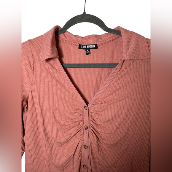 Steve Madden Ribbed Button Front Long Sleeve Top Ruched Front Mauve Size M - Picture 2 of 8